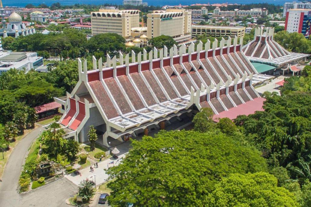 Hotel Holiday Kota Kinabalu Exterior foto