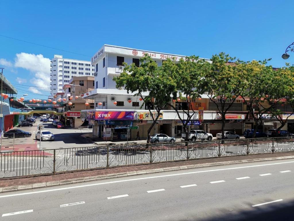 Hotel Holiday Kota Kinabalu Exterior foto